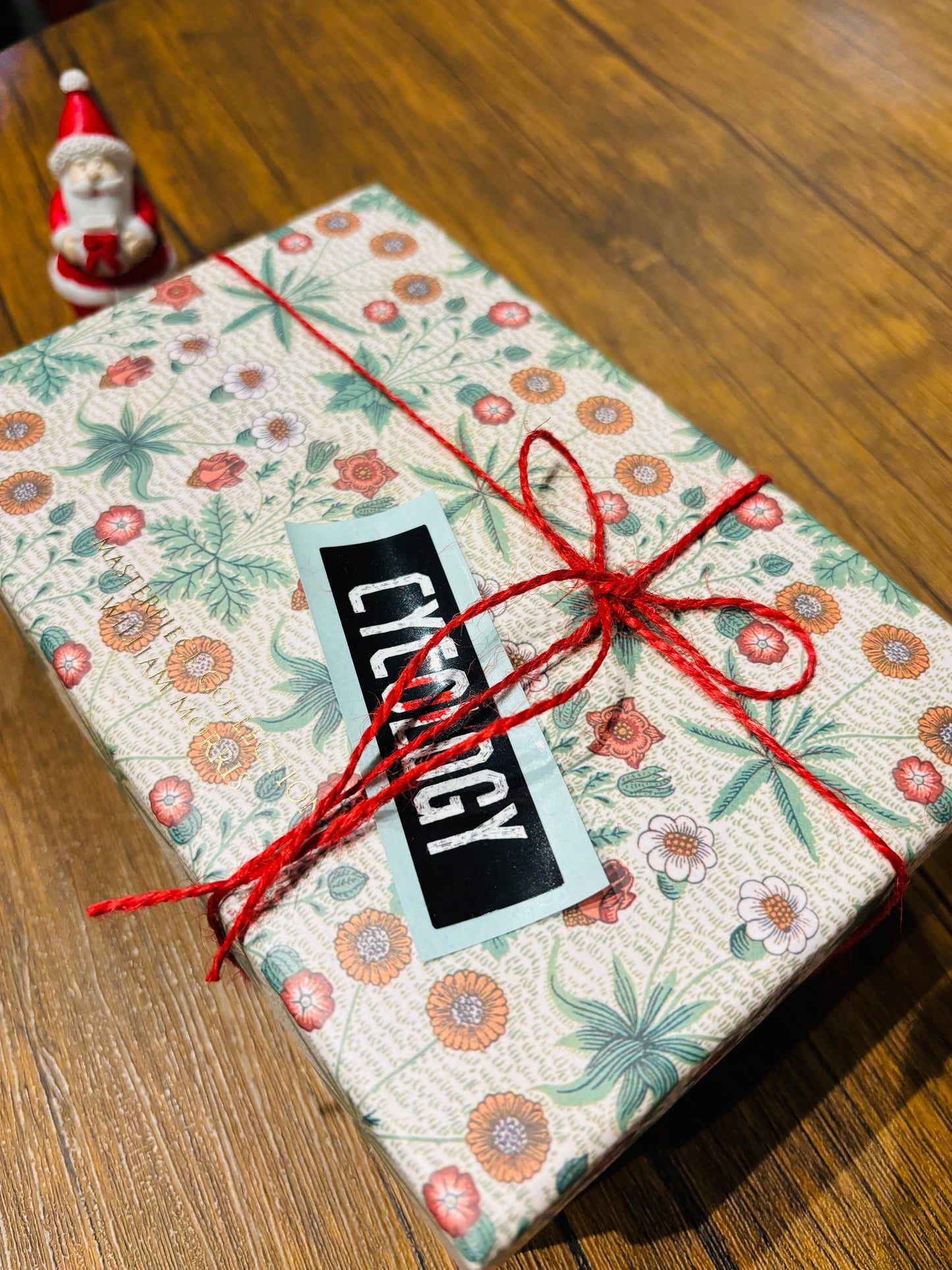 ギフトボックス FRIDAソックス&ウォームキャップ